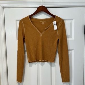 NWT Cropped AE V-Neck